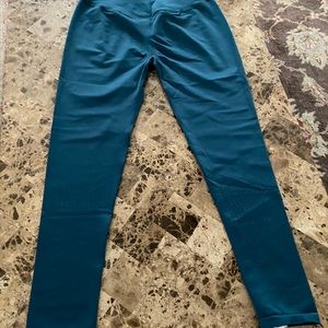 Gymshark seamless sculpt leggings. NWT. Size XL. teal color.